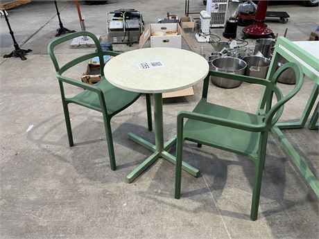 Cafebord og 2 stole Ø62