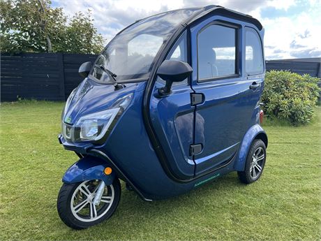 Kabinescooter BACH 26 DELUX S100