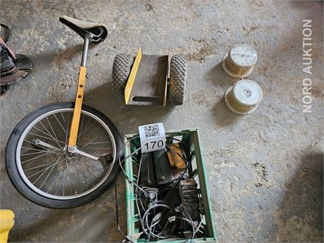 Pladevogn, ethjulet cykel, batterilader, ur og storm måler