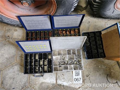5 stk. sortimentskasser med indhold af bl.a. skiver, låseringe, o-ringe m.m.