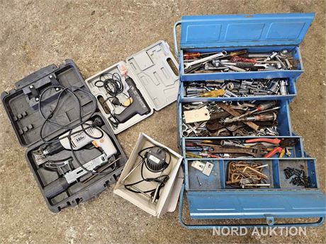 Værktøjskasse med indhold samt skruemaskine og limpistol