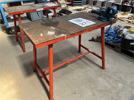 Sammenklappeligt arbejdsbord i metal m. skruestik